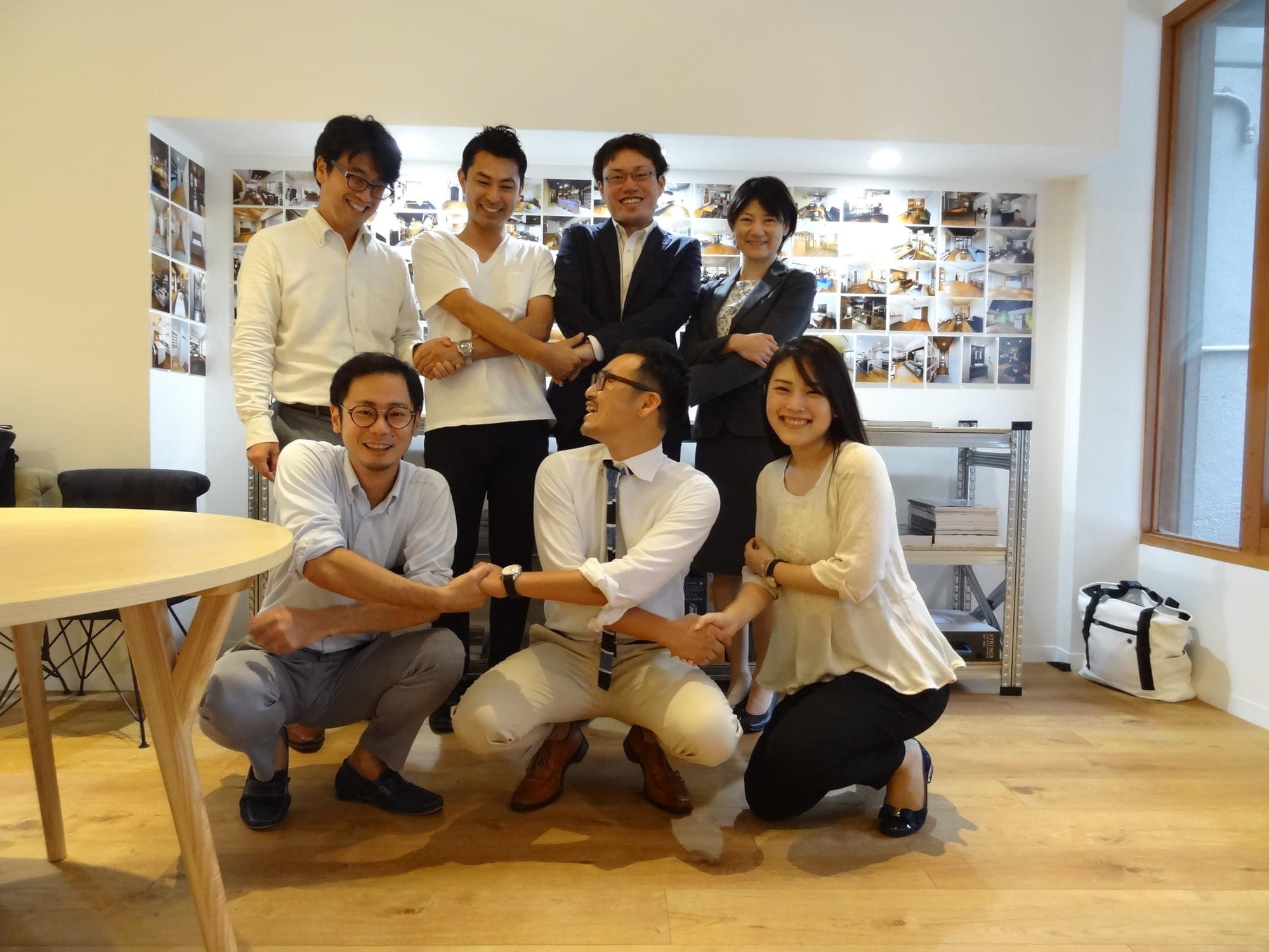 テナントリテンションの店内で撮影された集合写真