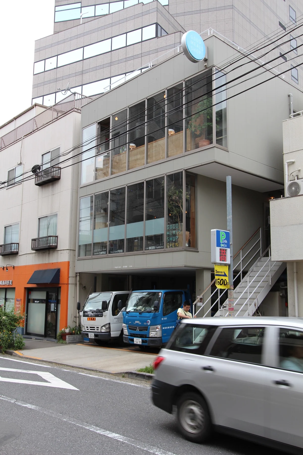 SHIBUYA STAY 周辺の交差点からの街並み