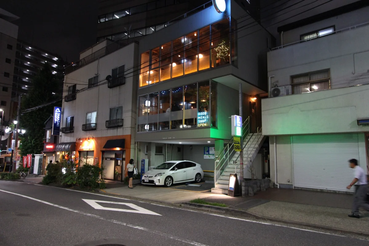 SHIBUYA STAY 周辺の夜の街並み