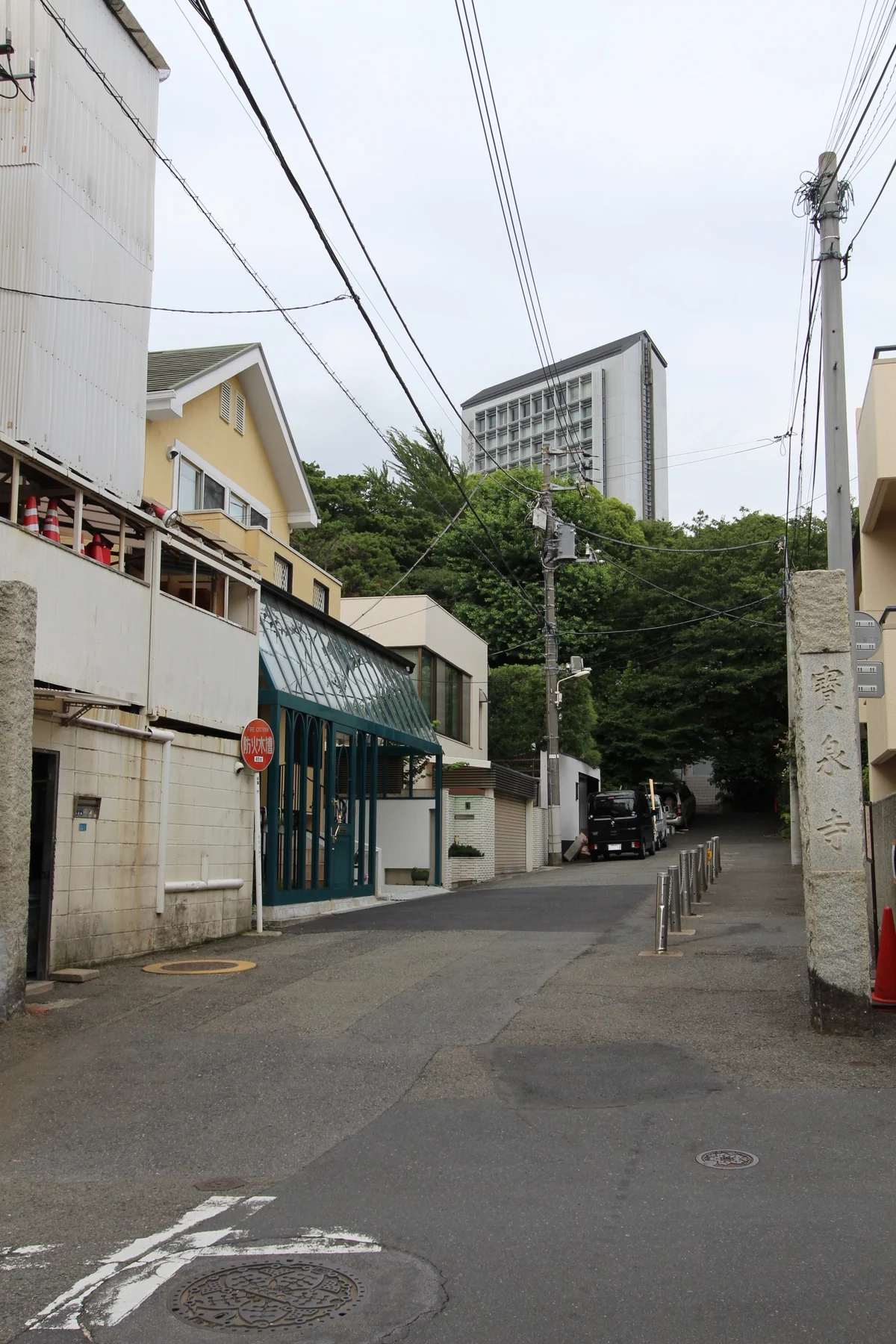 SHIBUYA STAY 周辺の住宅街の細い路地