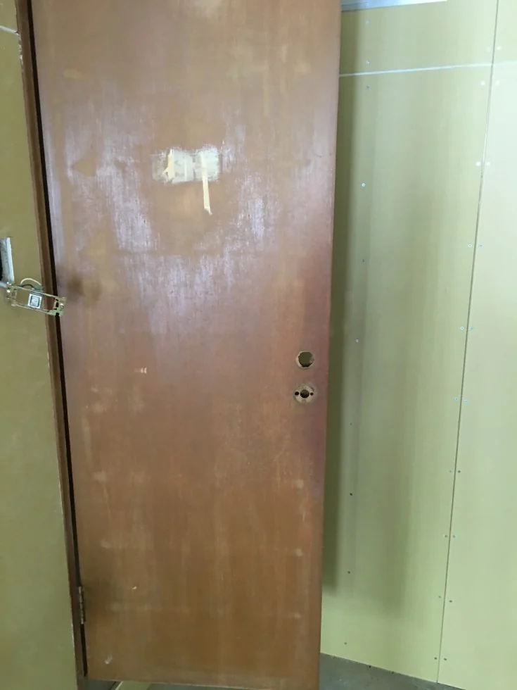 早稲田事務所 工事の合間にトイレの塗装の掲載写真・図版